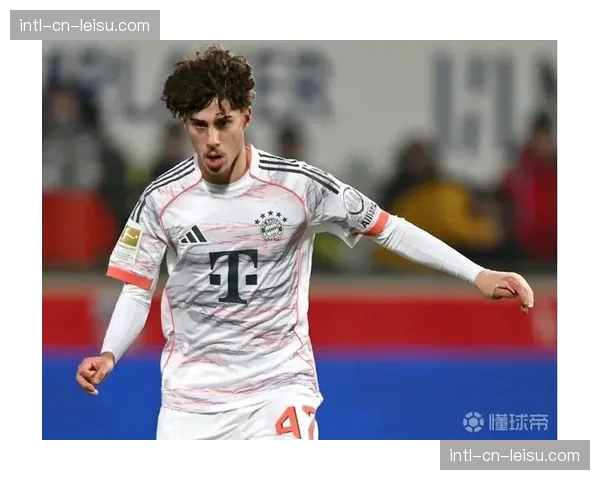 拜仁17岁后卫基亚拉赛季报销，德国U17国脚脚踝手术恢复期三个月