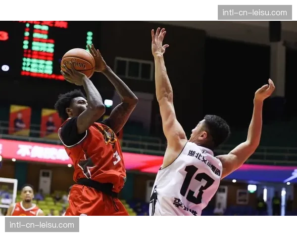 山东高速报价后卫戴维恩·沃伦，寻求第四外援补强