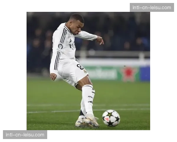 从连败到三轮不败:回顾莱万特新任主帅如何通过构建低位防线稳定军心 从连败到三轮不败:回顾莱万特新任主帅如何通过构建低位防线稳定军心