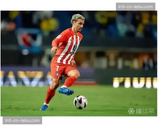 格列兹曼梅开二度，马竞2-0巴黎，总分3-2逆转晋级决赛